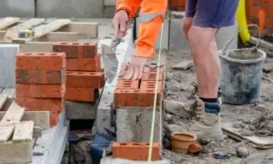Jak długo schnie zaprawa murarska? Czas schnięcia i ważne czynniki