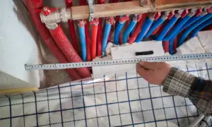 Instalacja wodna na chudziaku czy styropianie - co wybrać dla trwałości?
