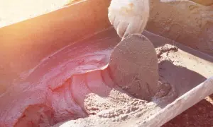Jaki piasek do cementu? Wybierz najlepszy dla trwałego betonu