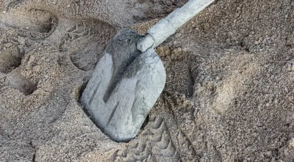 Ile łopat materiału potrzebujesz na worek cementu 25 kg?