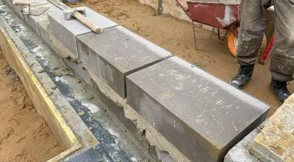 Ile zaprawy do bloczków betonowych – uniknij kosztownych błędów