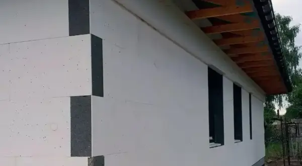 Jaka farba pomalować styropian, aby uniknąć zniszczeń?
