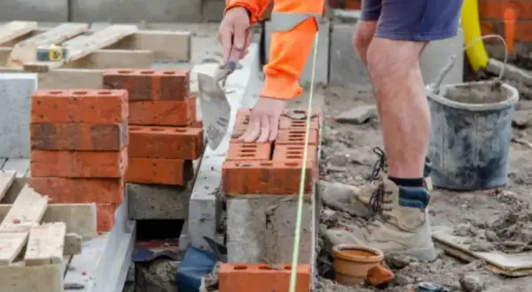 Jak długo schnie zaprawa murarska? Czas schnięcia i ważne czynniki