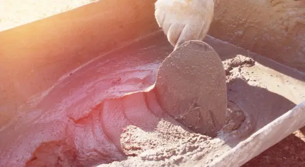 Jaki piasek do cementu? Wybierz najlepszy dla trwałego betonu
